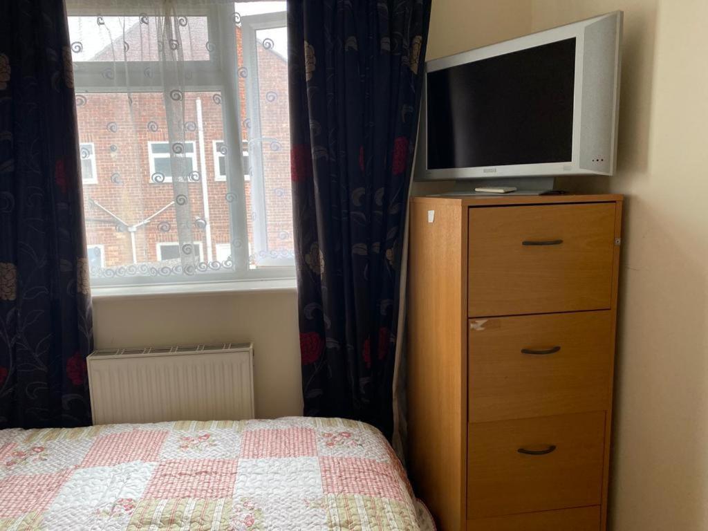 Specious Room In Northolt Northolt  Zewnętrze zdjęcie